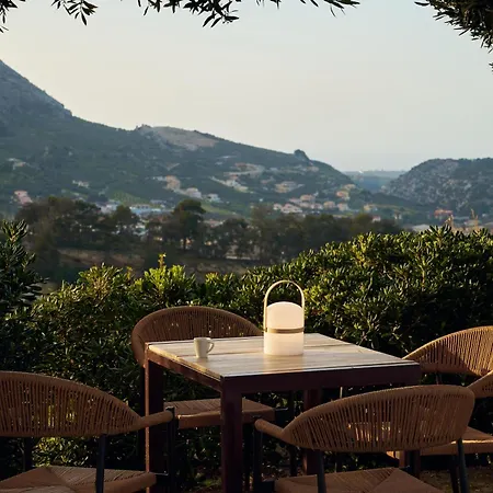 Eliathos Hillside Retreat アパート