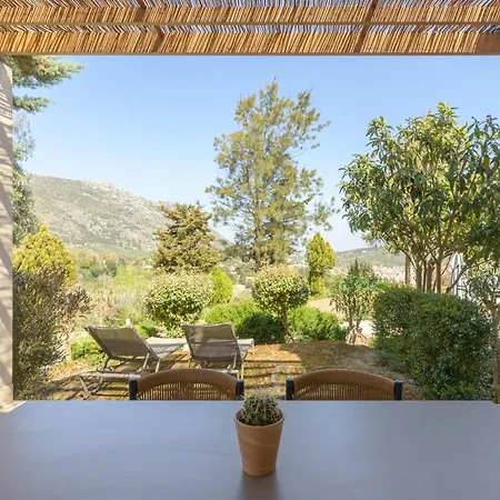 Eliathos Hillside Retreat アパート