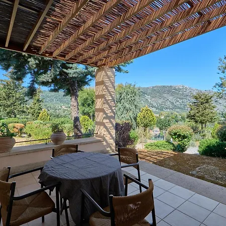アパート Eliathos Hillside Retreat